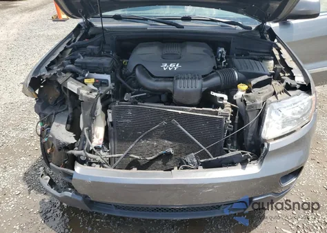 2013 Jeep Grand Cherokee Laredo z USA, uszkodzony, nr VIN 1C4RJEAG3DC558362